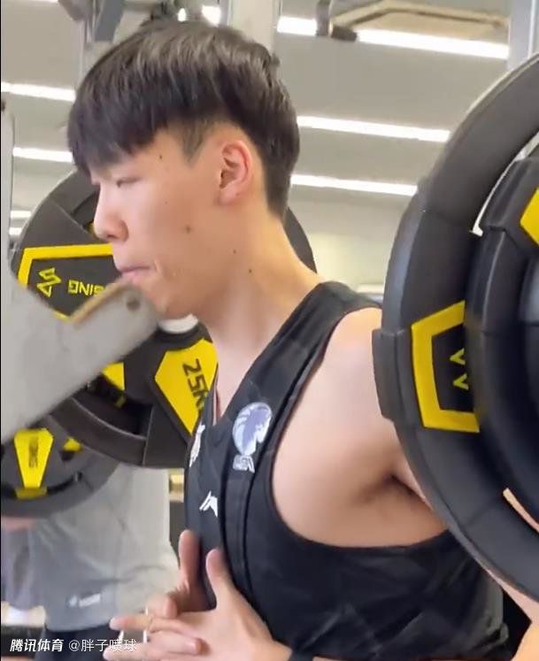vip极品萌白酱一线天馒头